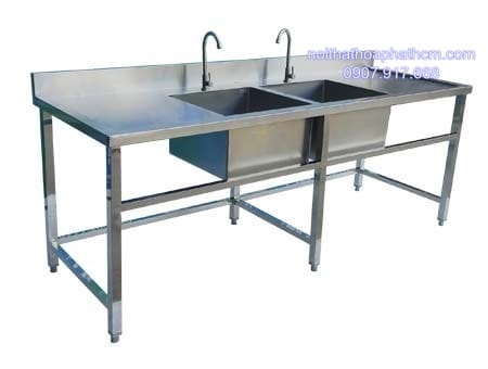 ban-inox-cong-nghiep-co-chau-rua-2-ho-4