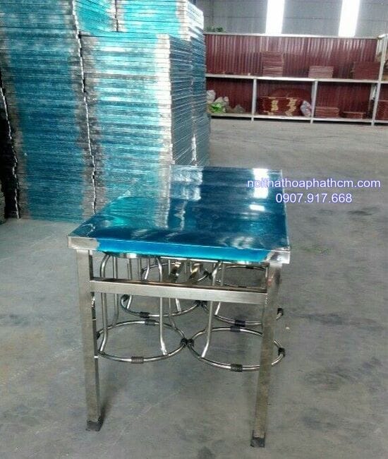 ban-inox-cong-nghiep-co-moc-treo-ghe-8