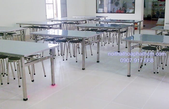 ban-inox-cong-nghiep-co-moc-treo-ghe-hp-3