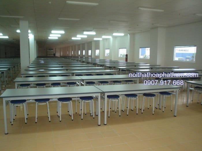 ban-inox-cong-nghiep-co-moc-treo-ghe-hp-4
