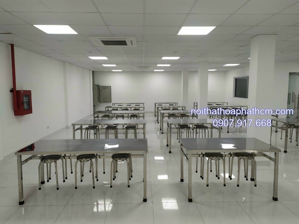 ban-inox-cong-nghiep-co-moc-treo-ghe-hp-5