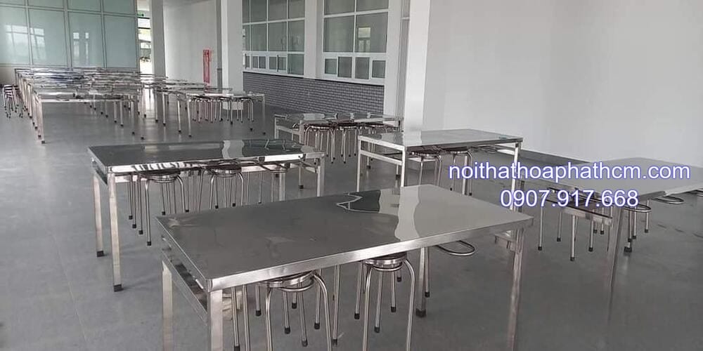 ban-inox-cong-nghiep-co-moc-treo-ghe-hp-8
