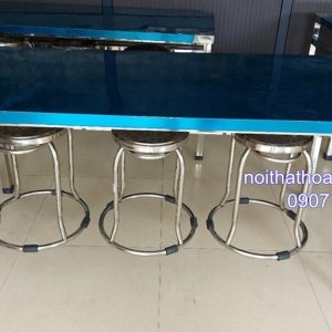 bo-ban-inox-cong-nghiep-co-moc-treo-ghe-hp01