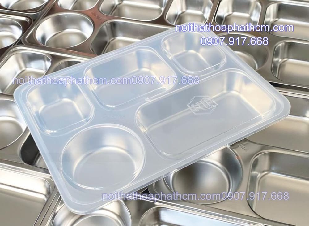 khay-inox-5-ngan-co-nap-4
